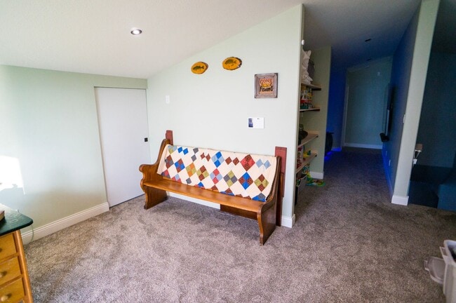 Building Photo - FULLY FURNISHED LAKE HOME