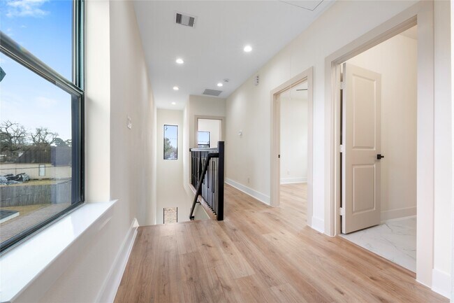 Building Photo - 1113 Danube St