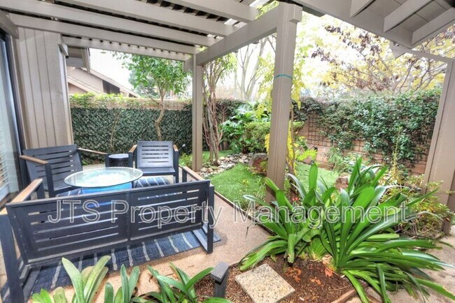 Building Photo - 2010 Promontory Point Ln