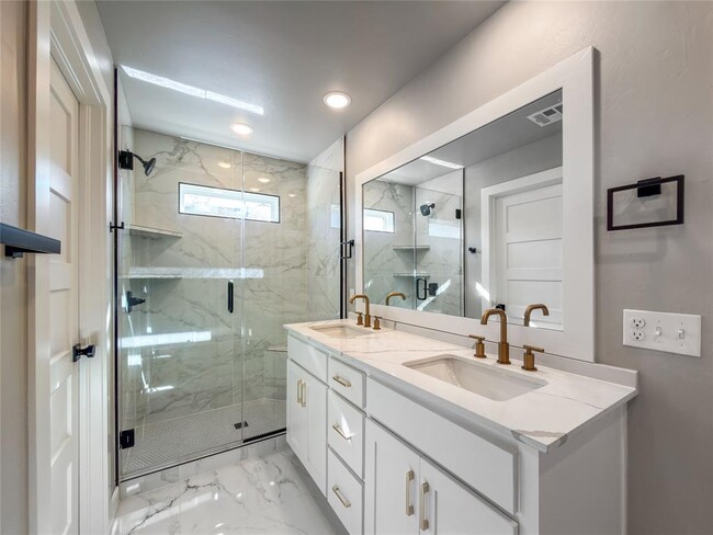 Building Photo - 2610 Crescent Ave