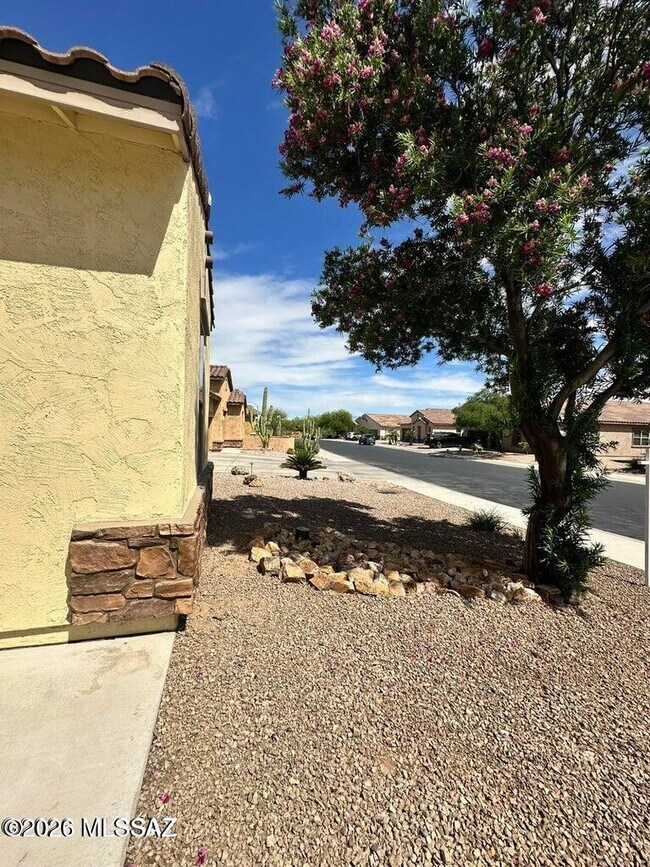 Building Photo - 5896 W Yuma Mine Cir