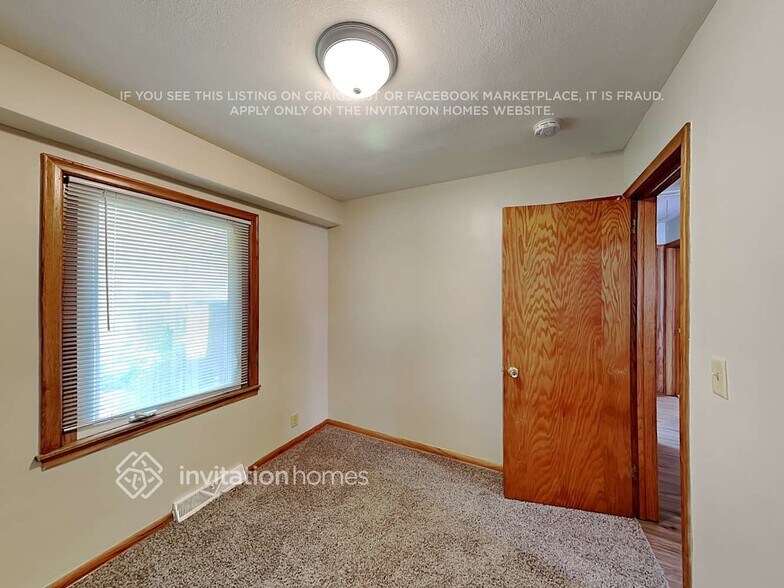 Building Photo - 3227 34th Ave S