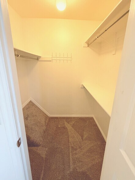 Building Photo - 88 Hampton Pl