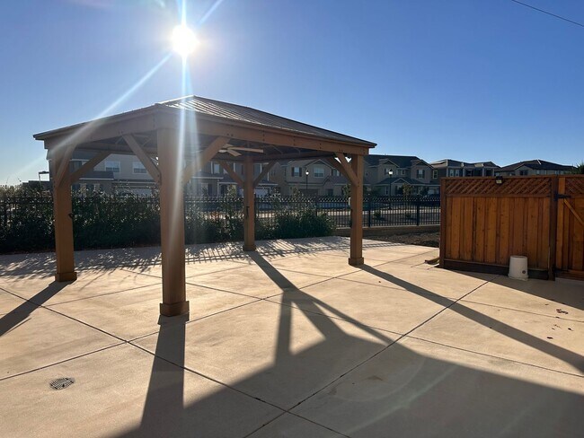 Building Photo - $500.00 off first full months rent
