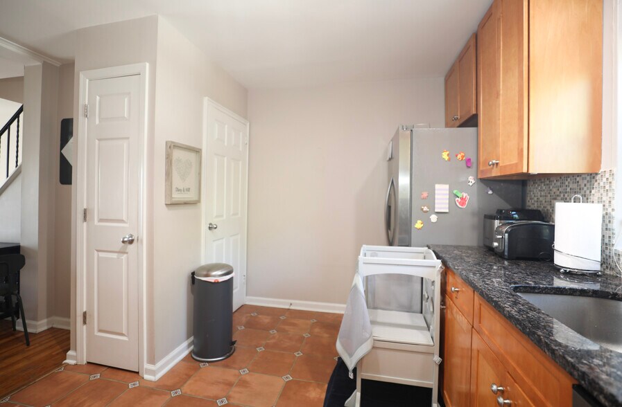 Building Photo - 209 Guthrie Ave