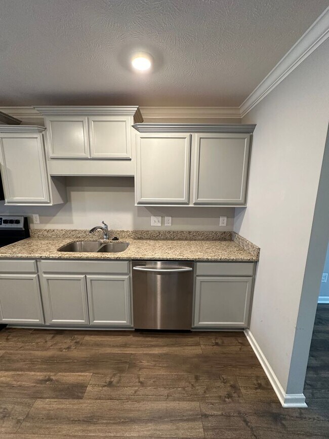 Building Photo - Beautiful 2 Bed 2.5 Bath Townhome *ZONED FOR BLACKMANS SCHOOLS*