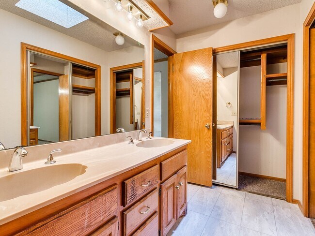 Building Photo - Large Corner Lot - 4 Bed/2.5 Bath + Study - 1 mile from PC North High School