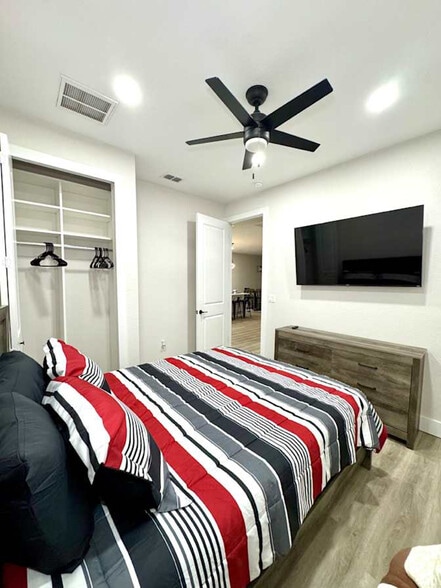 Building Photo - 550 Battle Ave