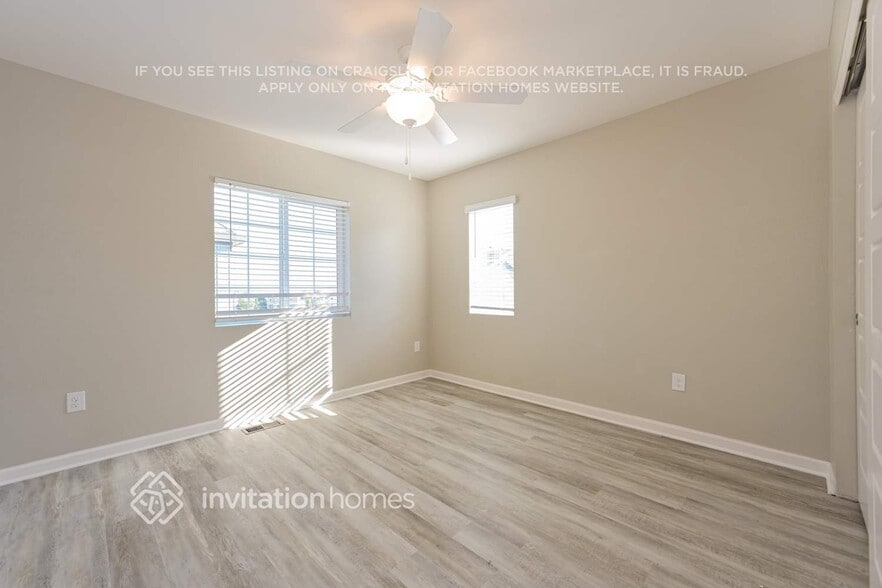 Building Photo - 1706 S Elk Way