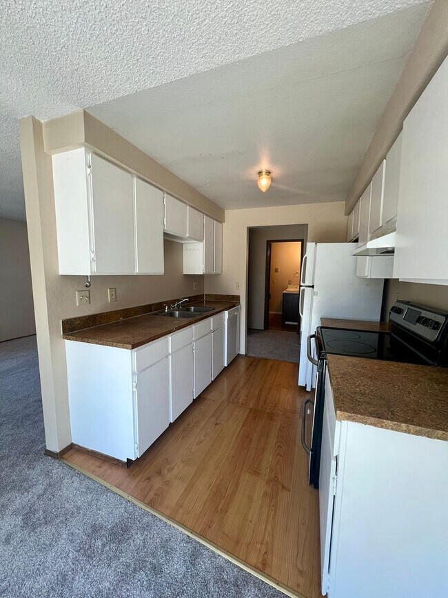 Building Photo - 9236 White Fir Dr NE