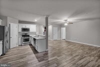 Building Photo - 523 Elm St