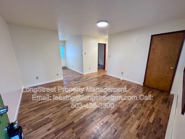 Building Photo - 121 SE 30th Pl