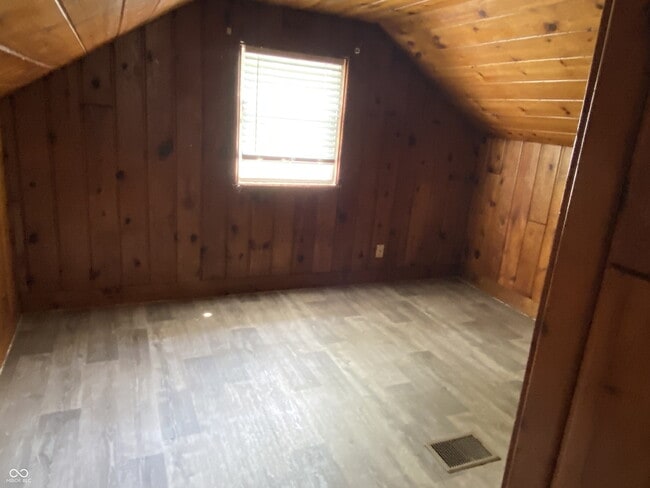 Building Photo - 607 N Tibbs Ave