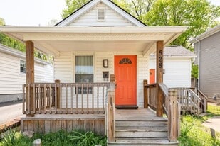 Building Photo - 528 University Ave