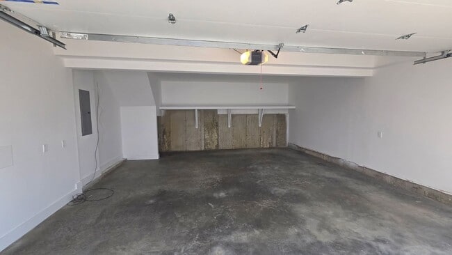 Building Photo - 25 Bouton St