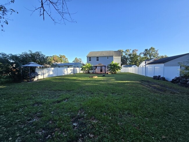 Building Photo - 625 River Creek Rd