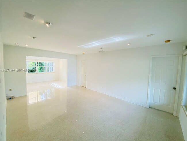 Building Photo - 8959 Dickens Ave