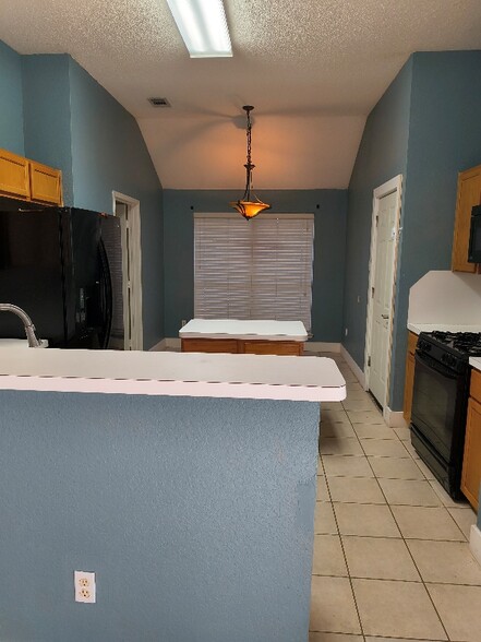 Building Photo - 1419 Vanderbilt Ln