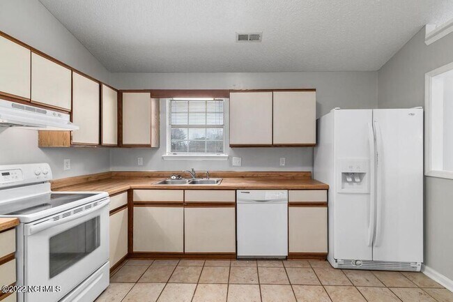 Building Photo - 424 Singletree Dr