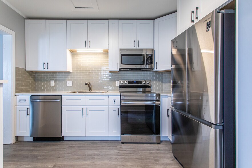 Building Photo - 894 Ormewood Ave SE