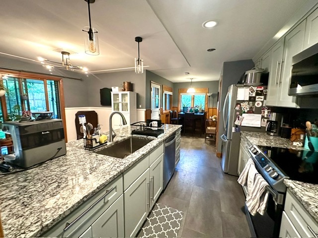 Building Photo - 2348 S Elm Dr
