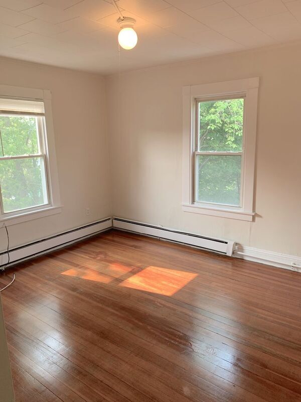 Building Photo - 70 Maple St