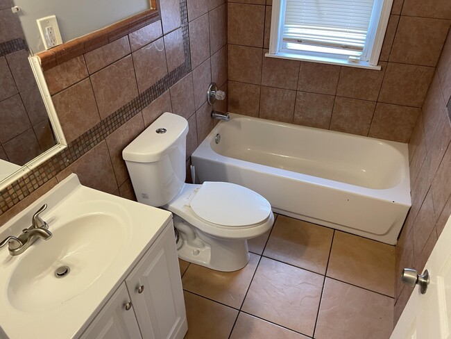 Building Photo - 18230 Mansfield St