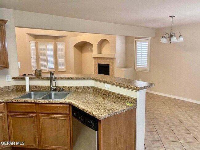 Building Photo - 7334 Prickley Pear Dr