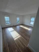Building Photo - 336A Bowen St