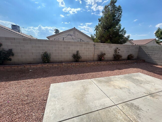 Building Photo - 5521 Ramirez St