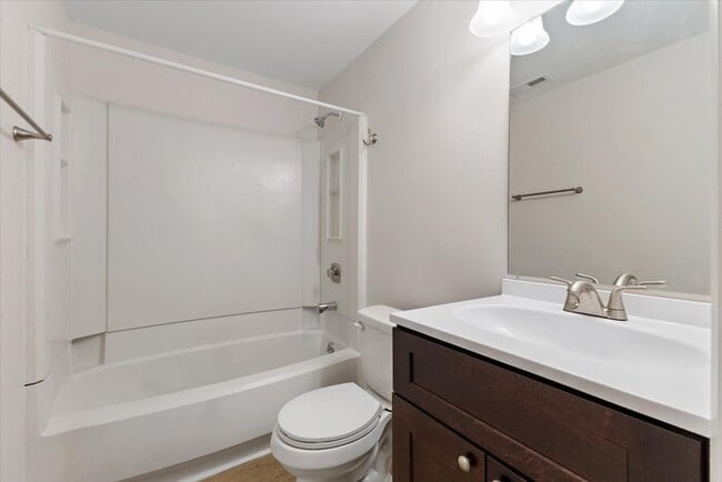 Building Photo - Beautifully Renovated Townhome For Rent In...