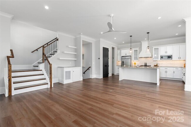 Building Photo - 805 Naples Dr