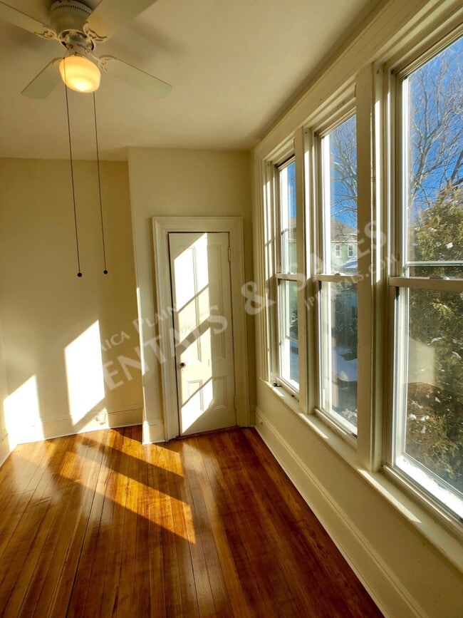 Building Photo - 47 Custer St