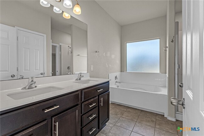 Building Photo - 1310 Stonewall Ridge