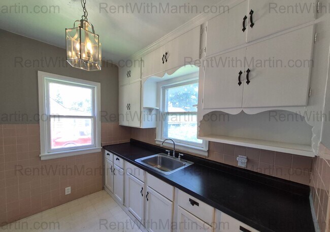 Building Photo - 925 Hammond Ave