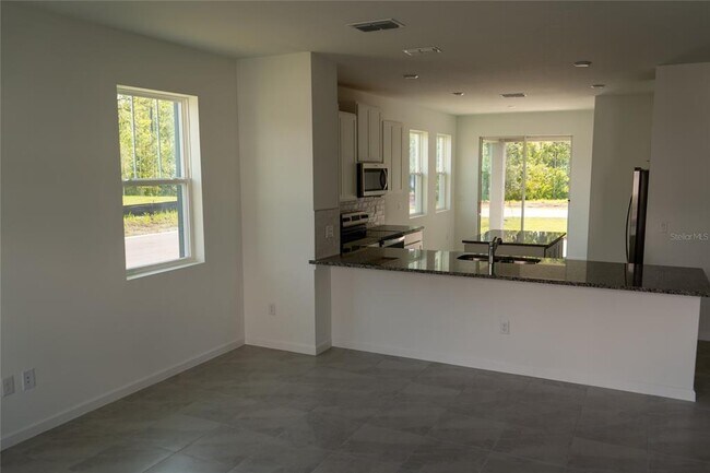 Building Photo - 13094 Pergola Ave