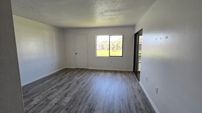 Building Photo - Nice 2/2 in the Gated East Lake Woodlands community