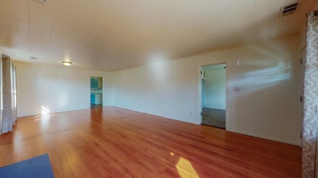 Building Photo - 293 G St