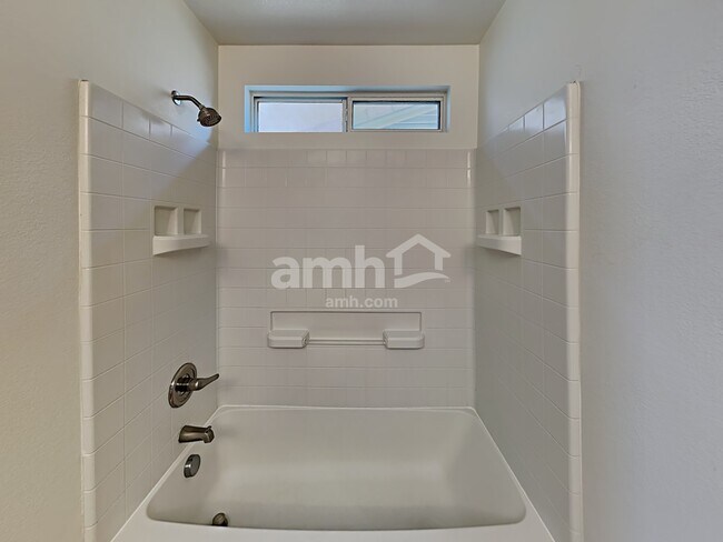 Building Photo - 562 W Paseo Celestial