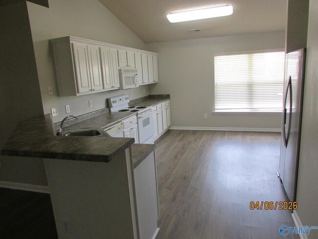 Building Photo - 226 Shadow Ct SW