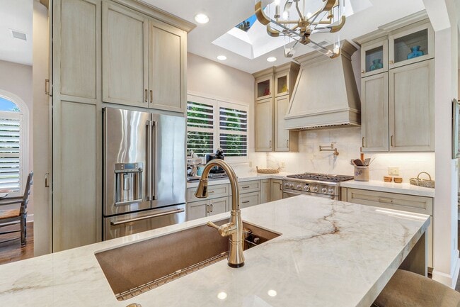 Building Photo - Spectacular Sea Pines Home - Marsh/Water Views!