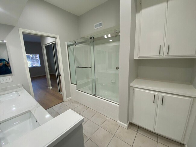 Building Photo - Completely Remodeled 2 Bedroom, 2 Bathroom...