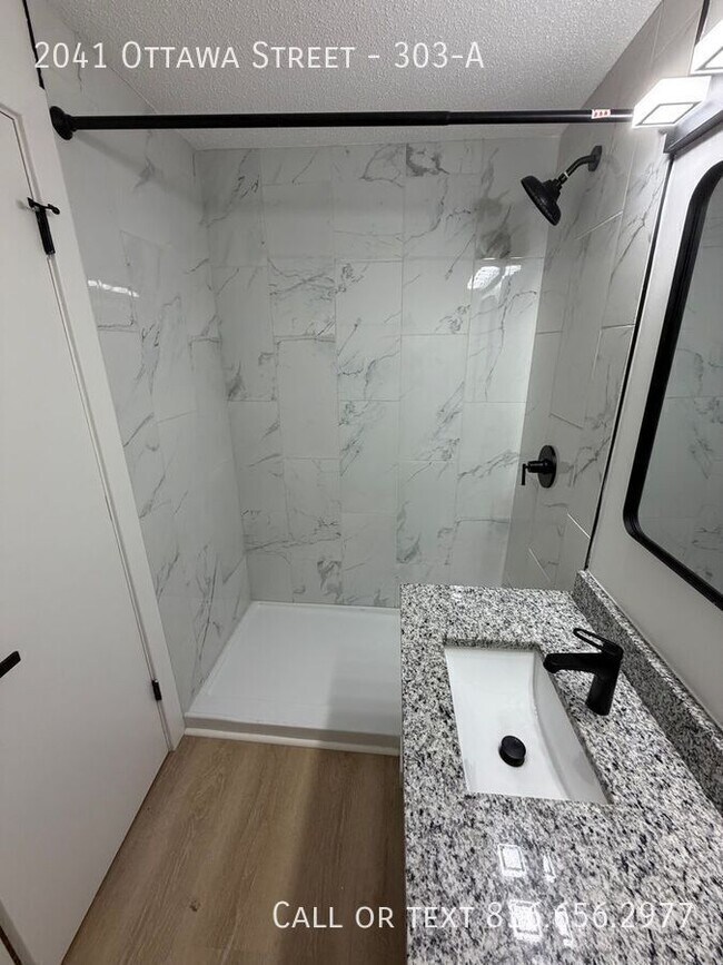 Building Photo - 2041 Ottawa St