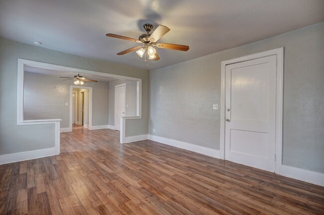 Building Photo - Exquisite 1 Bedroom Brownstone Apartment Steps Away from The Plaza District!