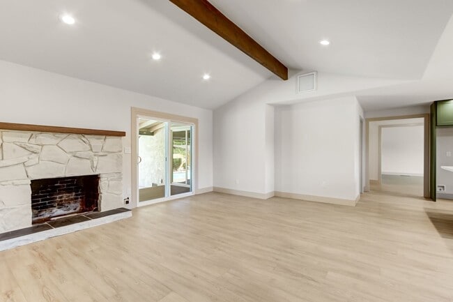 Building Photo - High-End 4-Bedroom Retreat | Designer Kitchen | Resort-Style Backyard & Pool!