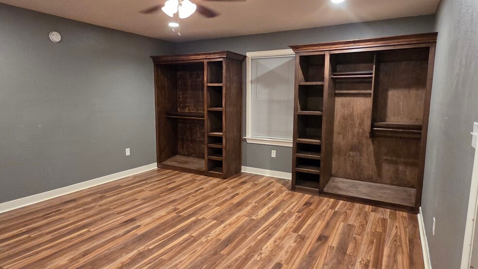 Building Photo - 6316 Victoria St