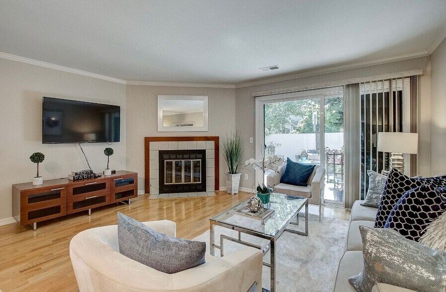 Building Photo - 1303 Victoria Ter