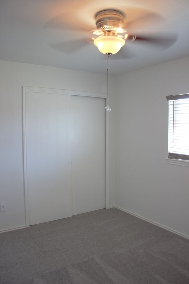 Building Photo - TWO WEEKS FREE RENT!!!!! Newly Remodeled K...