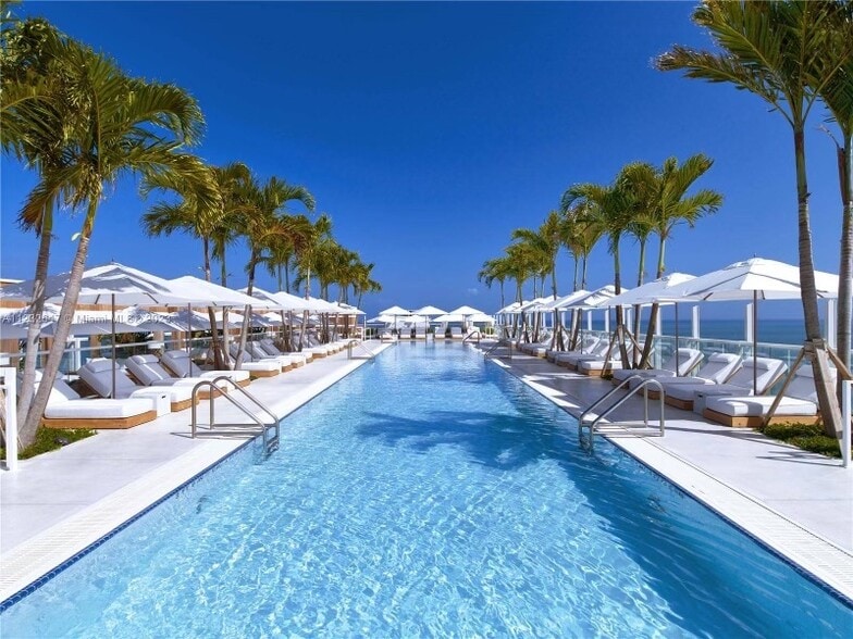 Primary Photo - 2301 COLLINS Ave