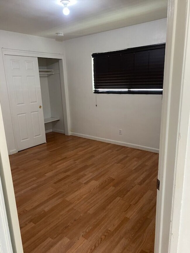 Building Photo - 2 Bedroom Bakersfield Beauty!